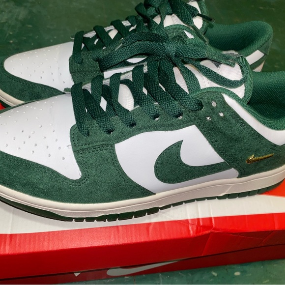 Nike Women's Green and White Sneakers - Picture 9 of 12